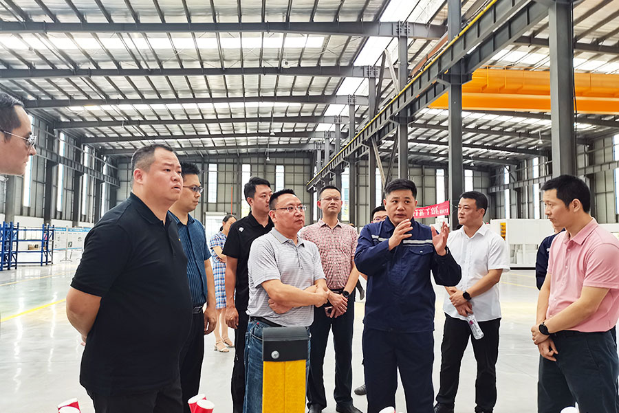 Leaders of Suining Municipal Government came to guide our company